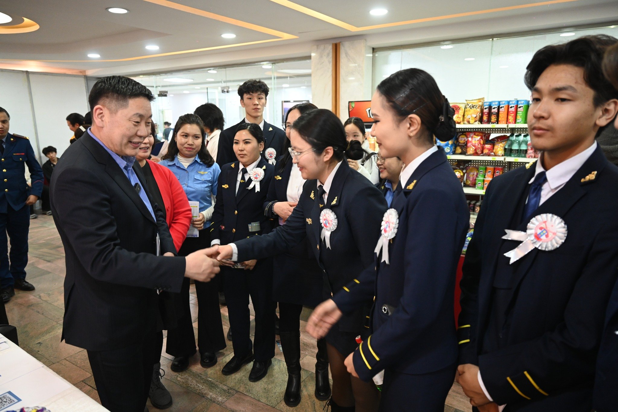 “Баянгол Боловсрол-2026” үзэсгэлэнд их дээд сургуулиудаас гадна 10 гаруй орны 300 гаруй боловсролын байгууллага оролцож байна 6