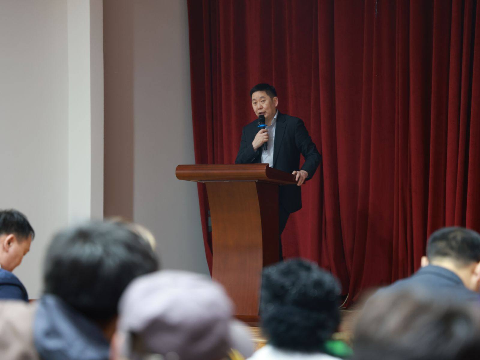 "Тэрбум мод" үндэсний хөдөлгөөний хүрээнд хаврын мод тарих ажлыг эхлүүлж, 2026 онд дүүргийн хэмжээнд ногоон байгууламж нэмэгдүүлэх төлөвлөлтөө танилцууллаа 1