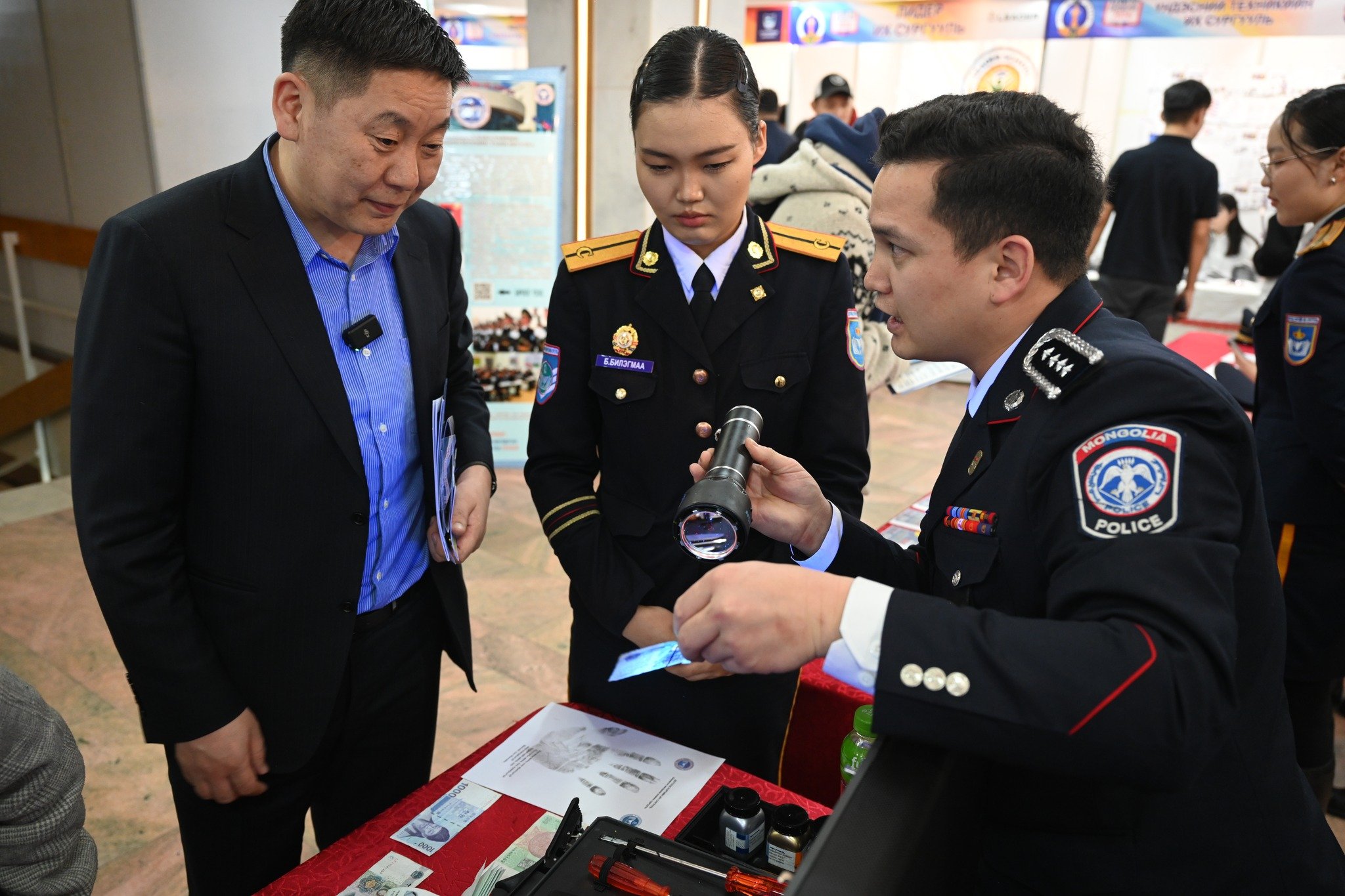 “Баянгол Боловсрол-2026” үзэсгэлэнд их дээд сургуулиудаас гадна 10 гаруй орны 300 гаруй боловсролын байгууллага оролцож байна 8