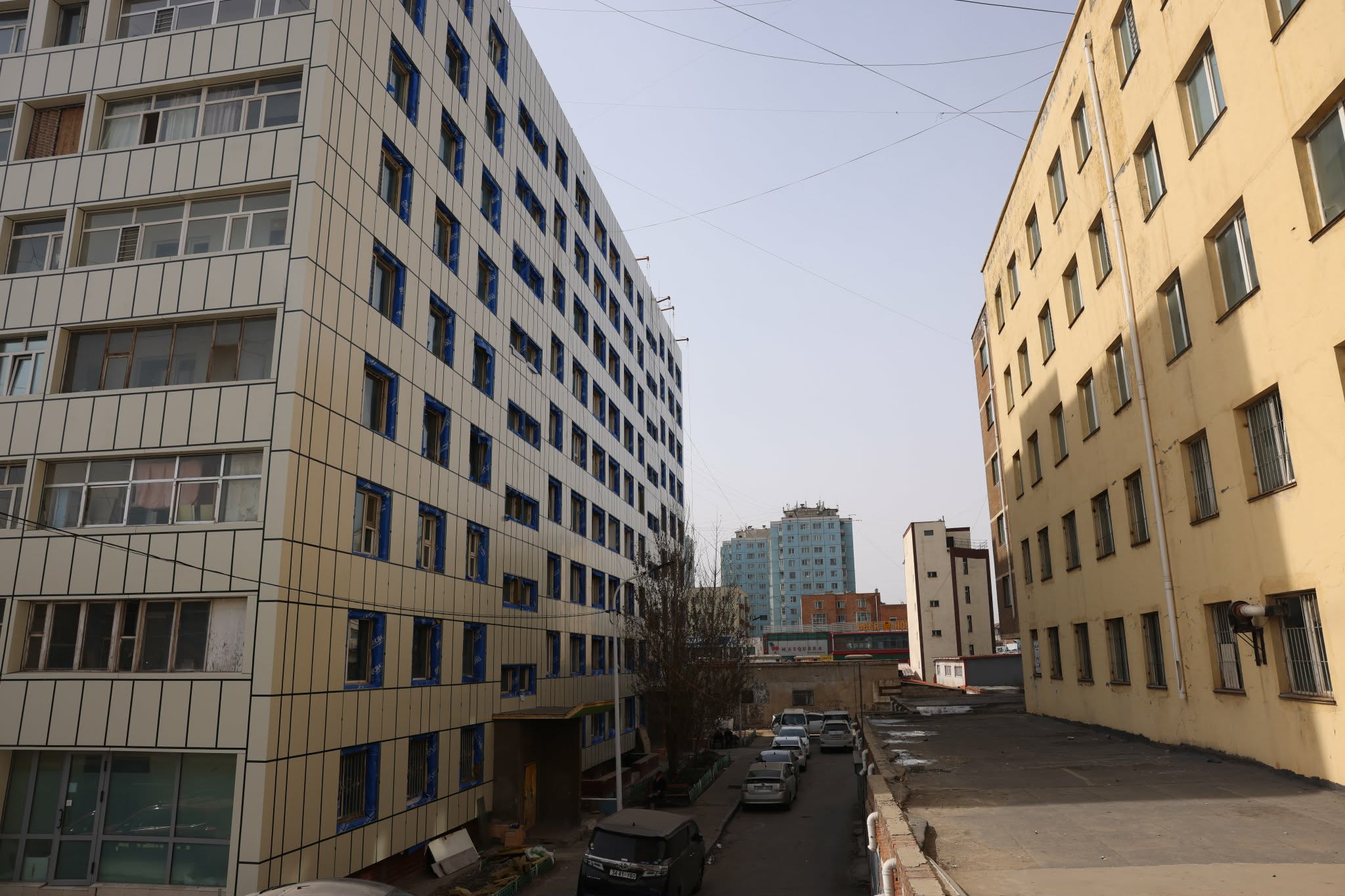 Баянгол дүүргийн Засаг дарга Ө.Сумъяабаатар GIZ төслийн багийнхантай уулзаж, дулаан алдагдал ихтэй угсармал орон сууцыг дулаалах ажлыг эрчимжүүлэх талаар санал солилцлоо 1