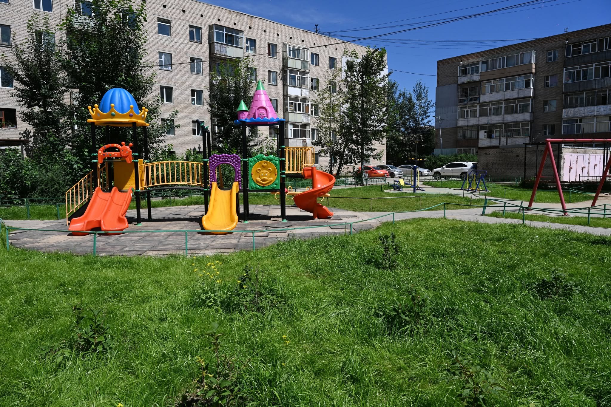 Баянгол дүүрэгт 450 гаруй байршилд 11,2 га газрыг зүлэгжүүлж, ногоон байгууламжи 6
