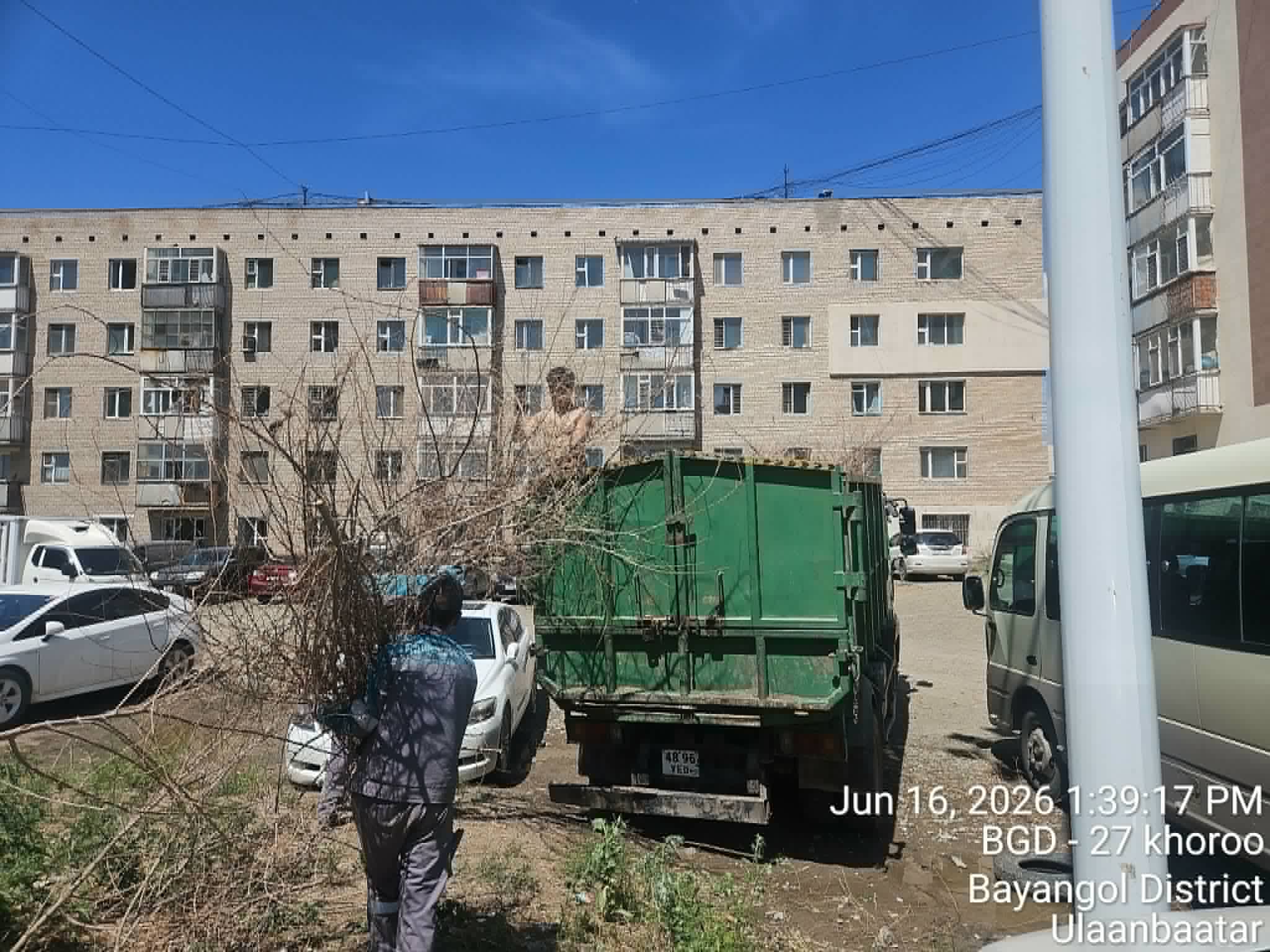 Баянгол дүүрэгт ахуйн бус том оврын хог хаягдлыг тээвэрлэх ажлыг тогтмол зохион байгуулж байна 1