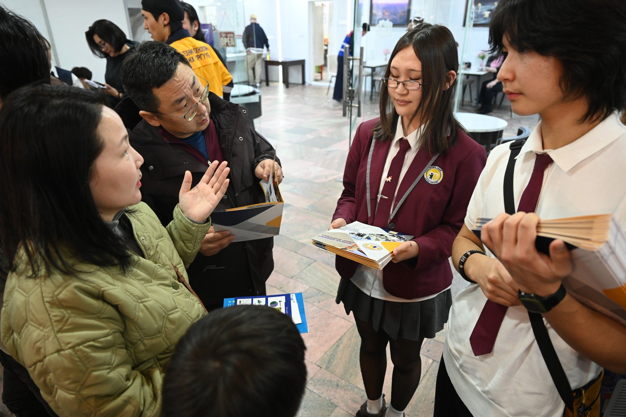 “Баянгол Боловсрол-2026” үзэсгэлэнд их дээд сургуулиудаас гадна 10 гаруй орны 300 гаруй боловсролын байгууллага оролцож байна 4